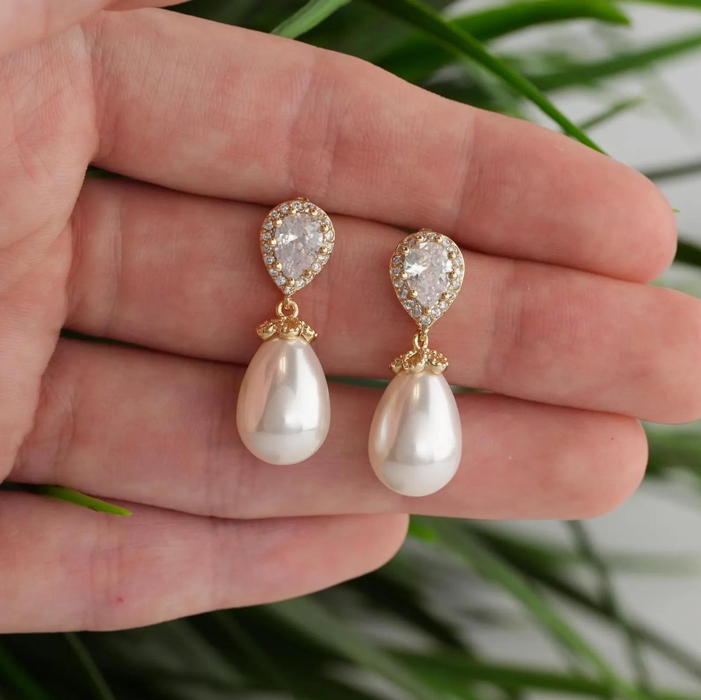 Pearl Earrings Gold Pearl Bridal Earrings Drop Wedding Earrings Pearl Bridal Jewelry Minimalist Pearl earrings Pearl Bridesmaid earrings